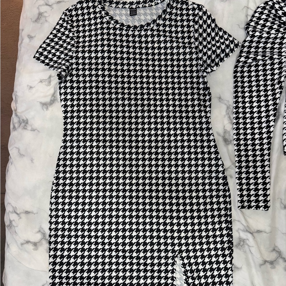 SHEIN Black and White Casual Sheath Dress with Short Sleeves